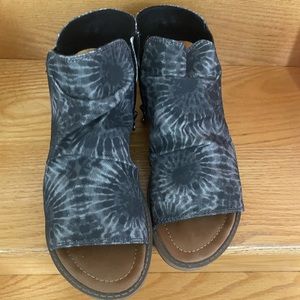 Blowfish sandals size 9